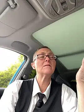 Snapshot of Curvy-Jinx chatting on 09.26.25 Curvy-Jinx online show from 09.26.25