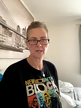 Snapshot of Curvy-Jinx chatting on 10.14.25 Curvy-Jinx online show from 10.14.25