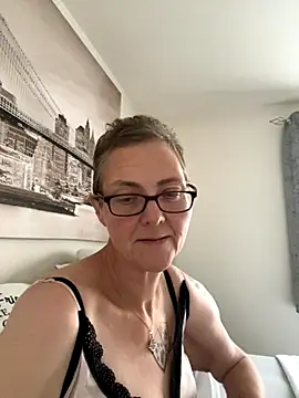 Snapshot of Curvy-Jinx chatting on 10.19.25 Curvy-Jinx online show from 10.19.25