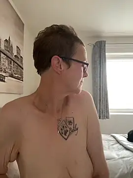 Snapshot of Curvy-Jinx chatting on 10.21.25 Curvy-Jinx online show from 10.21.25