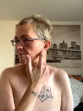 Snapshot of Curvy-Jinx chatting on 10.28.25 Curvy-Jinx online show from 10.28.25