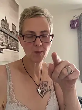 Snapshot of Curvy-Jinx chatting on 10.31.25 Curvy-Jinx online show from 10.31.25