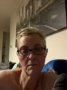 Snapshot of Curvy-Jinx chatting on 11.02.25 Curvy-Jinx online show from 11.02.25