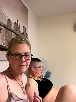 Snapshot of Curvy-Jinx chatting on 11.08.25 Curvy-Jinx online show from 11.08.25