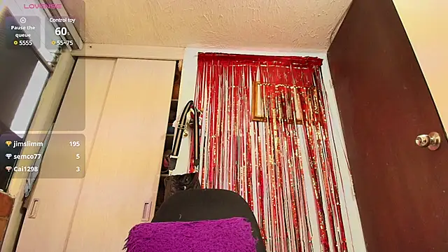 Snapshot of rachelroberts chatting on 12.22.24 rachelroberts online show from 12.22.24