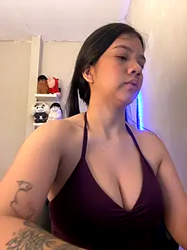 Snapshot of alhaana_ chatting on 10.02.25 alhaana online show from 10.02.25