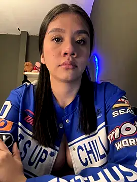 Snapshot of alhaana_ chatting on 11.01.25 alhaana online show from 11.01.25