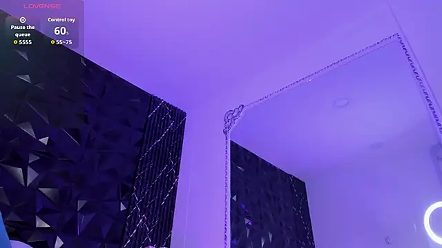 Snapshot of katierouge_ chatting on 10.29.25 katierouge online show from 10.29.25