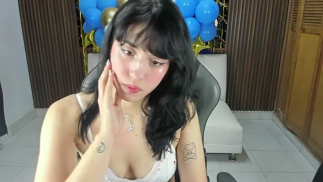 Snapshot of Anna17_ chatting on 10.20.25 Anna17 online show from 10.20.25