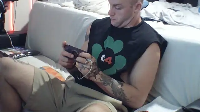 Snapshot of Luv2SuckBWC92 chatting on 09.14.25 Luv2SuckBWC92 online show from 09.14.25