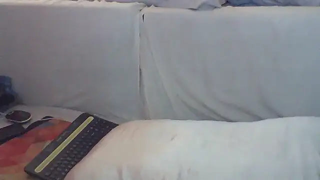 Snapshot of Luv2SuckBWC92 chatting on 09.15.25 Luv2SuckBWC92 online show from 09.15.25