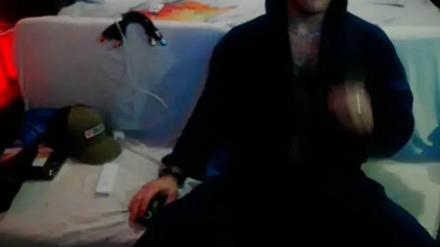 Snapshot of Luv2SuckBWC92 chatting on 09.16.25 Luv2SuckBWC92 online show from 09.16.25