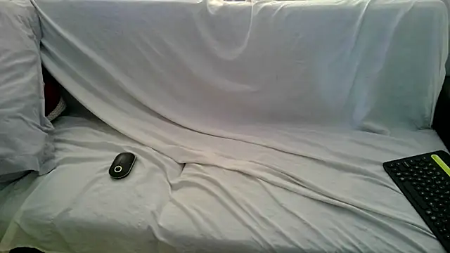 Snapshot of Luv2SuckBWC92 chatting on 09.24.25 Luv2SuckBWC92 online show from 09.24.25