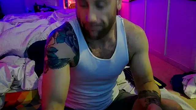 Snapshot of Luv2SuckBWC92 chatting on 09.30.25 Luv2SuckBWC92 online show from 09.30.25