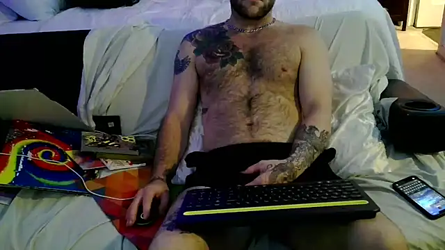 Snapshot of Luv2SuckBWC92 chatting on 10.05.25 Luv2SuckBWC92 online show from 10.05.25