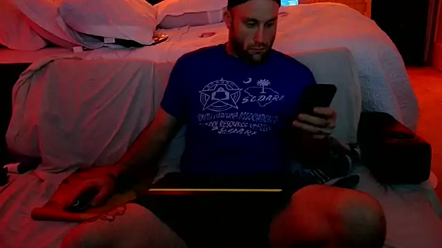 Snapshot of Luv2SuckBWC92 chatting on 10.06.25 Luv2SuckBWC92 online show from 10.06.25