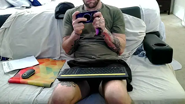 Snapshot of Luv2SuckBWC92 chatting on 10.06.25 Luv2SuckBWC92 online show from 10.06.25