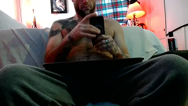 Snapshot of Luv2SuckBWC92 chatting on 10.07.25 Luv2SuckBWC92 online show from 10.07.25