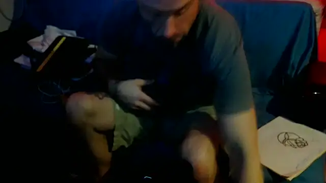 Snapshot of Luv2SuckBWC92 chatting on 10.13.25 Luv2SuckBWC92 online show from 10.13.25