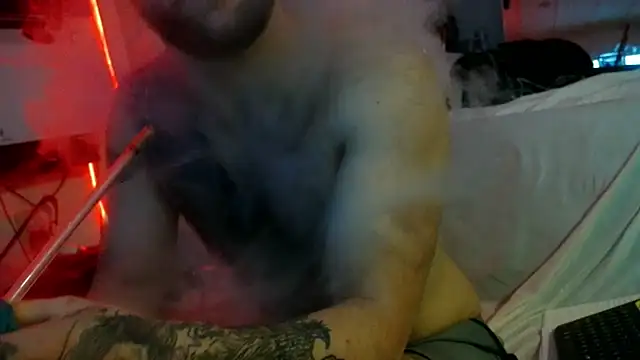 Snapshot of Luv2SuckBWC92 chatting on 10.22.25 Luv2SuckBWC92 online show from 10.22.25