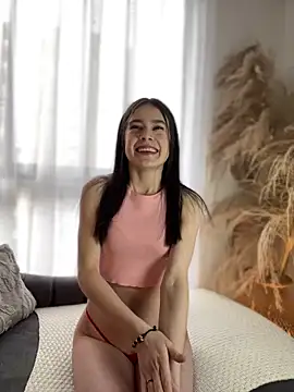 Snapshot of Sofi_Leal chatting on 09.17.25 Sofi Leal online show from 09.17.25