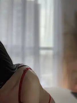 Snapshot of Sofi_Leal chatting on 10.06.25 Sofi Leal online show from 10.06.25