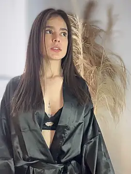 Snapshot of Sofi_Leal chatting on 11.03.25 Sofi Leal online show from 11.03.25