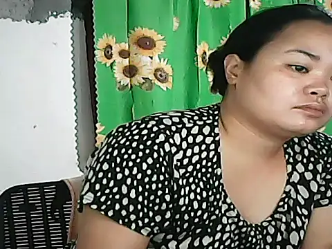 Snapshot of CreamyPussy4uxx chatting on 11.01.25 CreamyPussy4uxx online show from 11.01.25