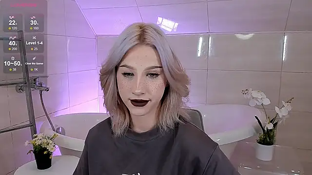 Snapshot of Necucub chatting on 09.26.25 Necucub online show from 09.26.25