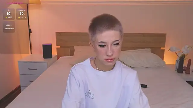 Snapshot of Necucub chatting on 10.09.25 Necucub online show from 10.09.25