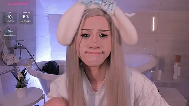 Snapshot of Necucub chatting on 10.30.25 Necucub online show from 10.30.25