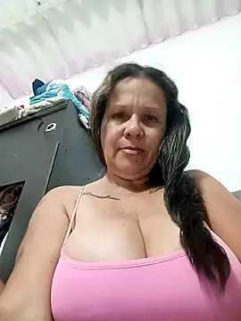 Snapshot of SinisterBabe chatting on 10.28.25 SinisterBabe online show from 10.28.25