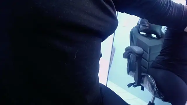 victoria hernandez t  online show from 10.25.25