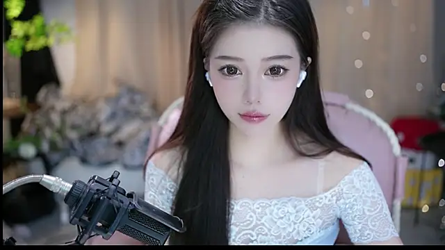 Snapshot of Fortune2Me chatting on 09.21.25 Fortune2Me online show from 09.21.25