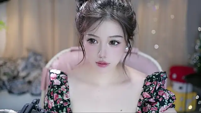 Snapshot of Fortune2Me chatting on 09.25.25 Fortune2Me online show from 09.25.25