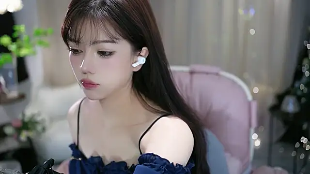 Snapshot of Fortune2Me chatting on 10.17.25 Fortune2Me online show from 10.17.25