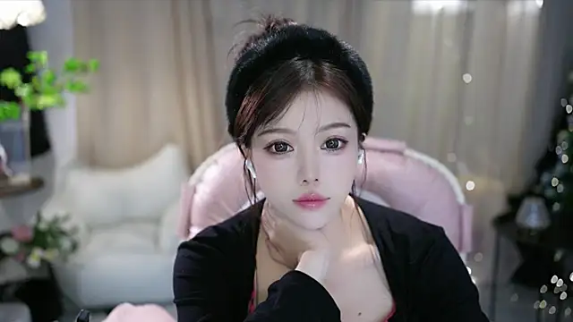 Snapshot of Fortune2Me chatting on 10.21.25 Fortune2Me online show from 10.21.25