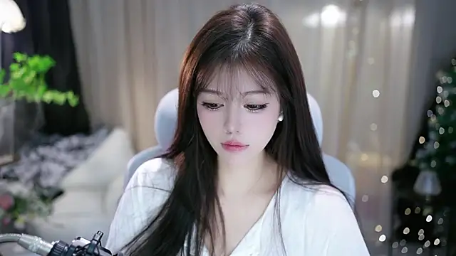 Snapshot of Fortune2Me chatting on 10.30.25 Fortune2Me online show from 10.30.25