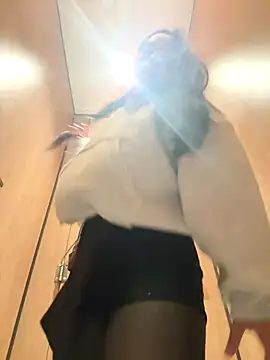 Snapshot of KissMeEva chatting on 10.15.25 KissMeEva online show from 10.15.25