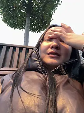 Snapshot of KissMeEva chatting on 10.18.25 KissMeEva online show from 10.18.25