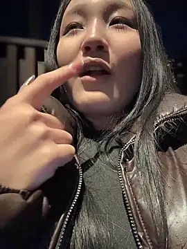 Snapshot of KissMeEva chatting on 10.29.25 KissMeEva online show from 10.29.25