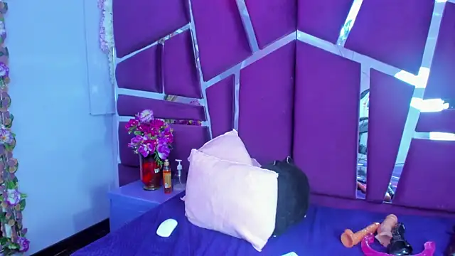 Miaa Davis  online show from 02.27.26