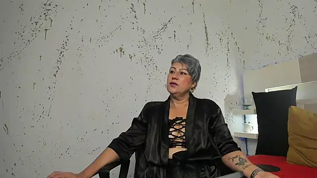 Snapshot of JaddeWalker chatting on 10.05.25 JaddeWalker online show from 10.05.25