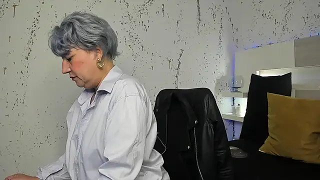 Snapshot of JaddeWalker chatting on 10.14.25 JaddeWalker online show from 10.14.25