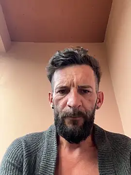 Snapshot of Michel_huge chatting on 09.10.25 Michel huge online show from 09.10.25