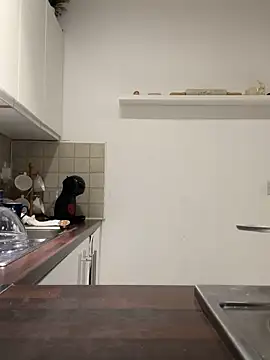 Snapshot of Michel_huge chatting on 11.04.25 Michel huge online show from 11.04.25