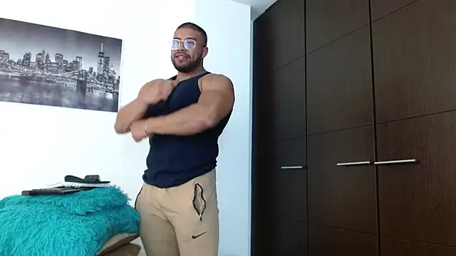 Snapshot of AntonyDAngelo25 chatting on 10.15.25 AntonyDAngelo25 online show from 10.15.25