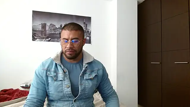 Snapshot of AntonyDAngelo25 chatting on 10.20.25 AntonyDAngelo25 online show from 10.20.25