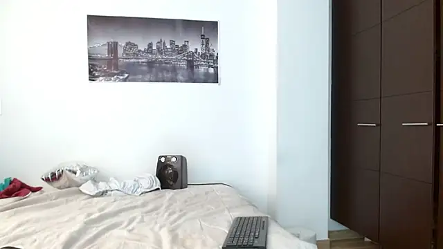 Snapshot of AntonyDAngelo25 chatting on 10.22.25 AntonyDAngelo25 online show from 10.22.25