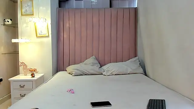 Snapshot of CandySays chatting on 10.03.25 CandySays online show from 10.03.25